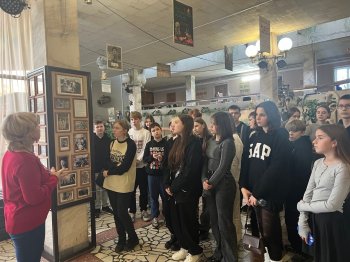 В театре кукол